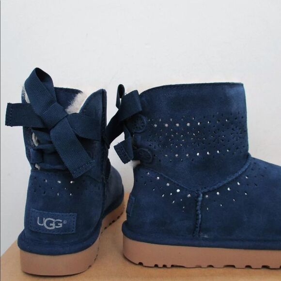 Ugg DAE Sunshine Perforated Mini Suede BootS Navy’s - Picture 2 of 4